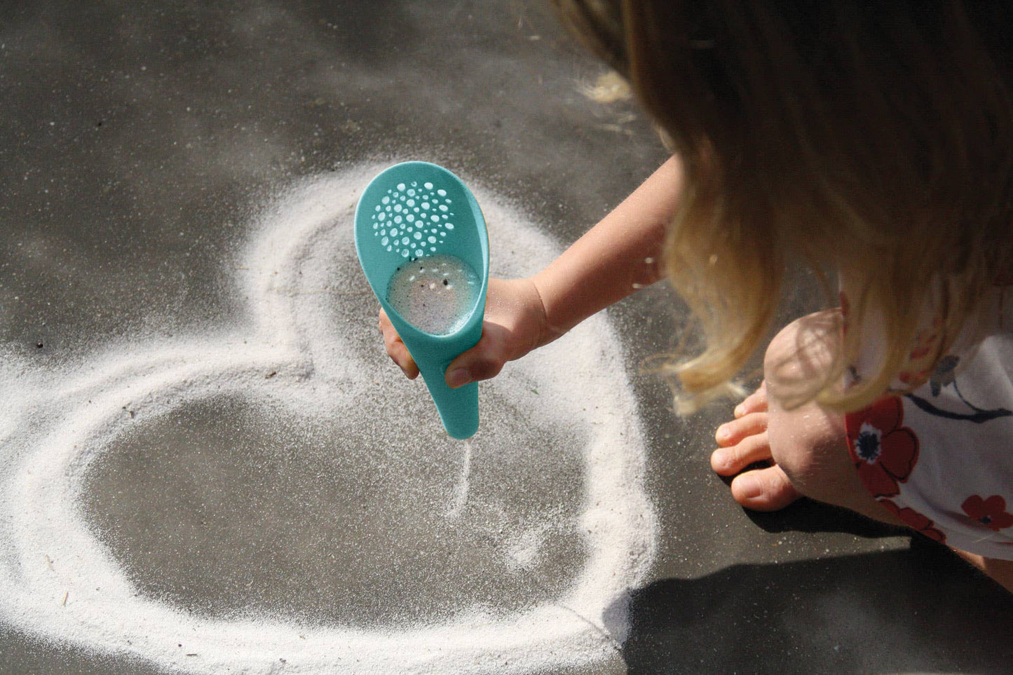 Cuppi | Shovel, Sifter and Ball In One!