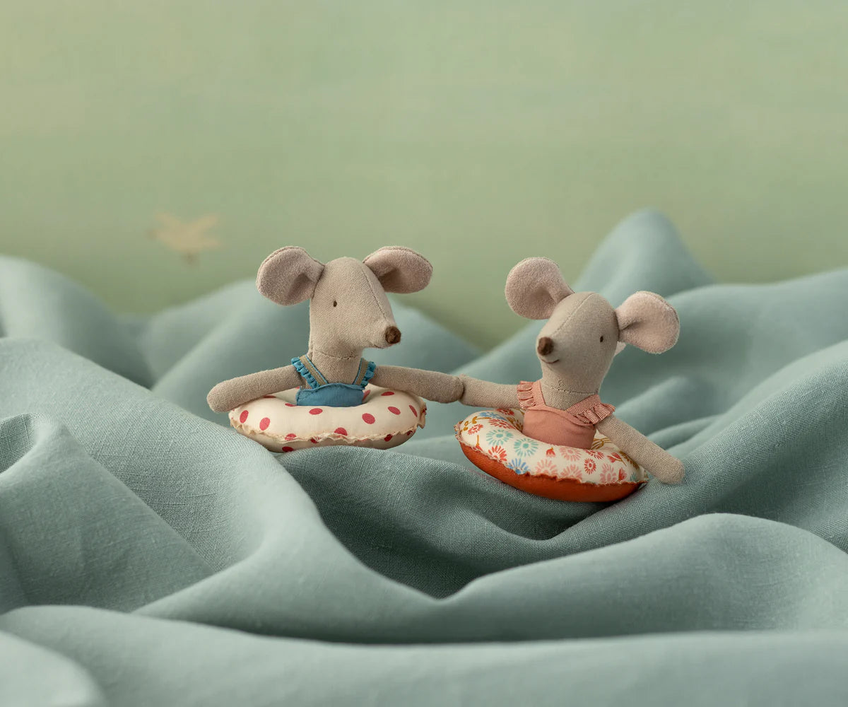 Beach Mouse With Float | Red Dot