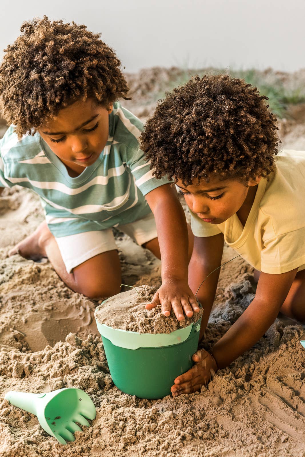 Bucki | Bucket & Sand Sifter